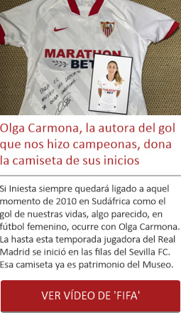 Olga Carmona, la autora del gol que nos hizo campeonas, dona la camiseta de sus inicios